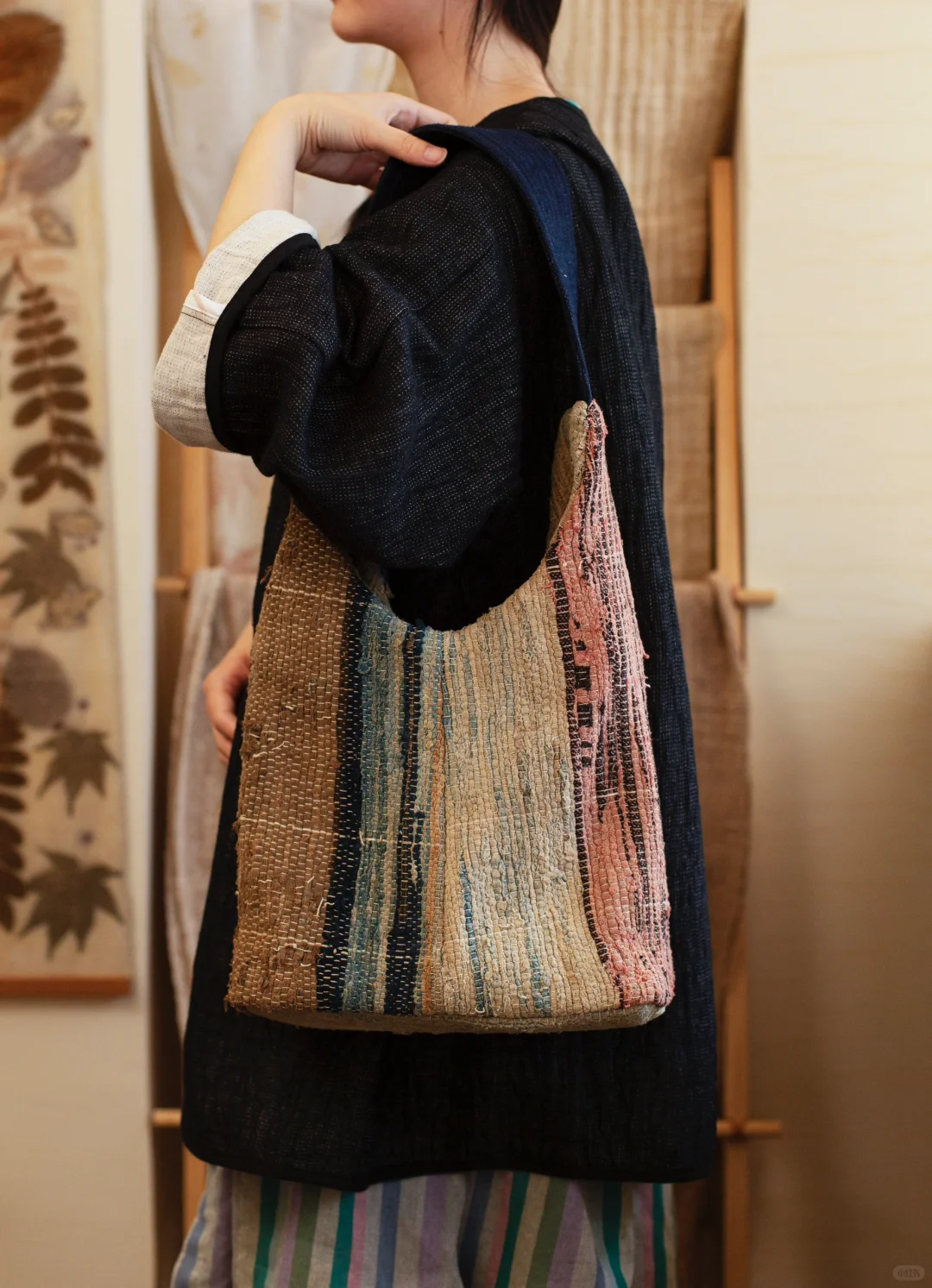 09 Suepla Beige Colorblocking Stripe Shoulder Bag